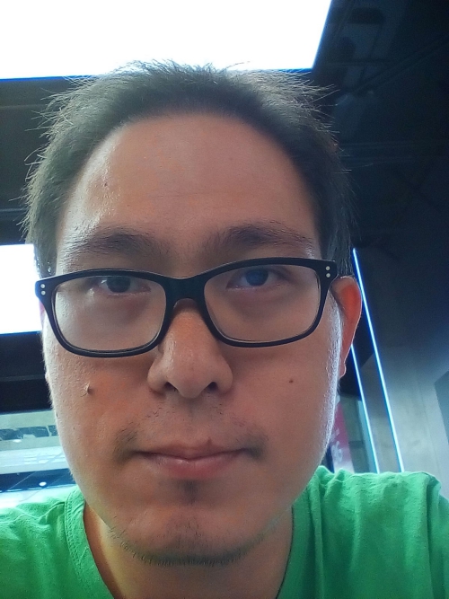Selife ที่ True Shop แสงตรงเค้าเตอร์พนักงาน ลองกล้อง