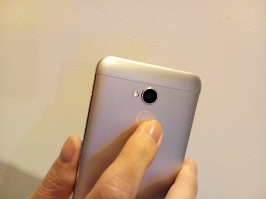 zte-blade-v7-lite-finger-scan