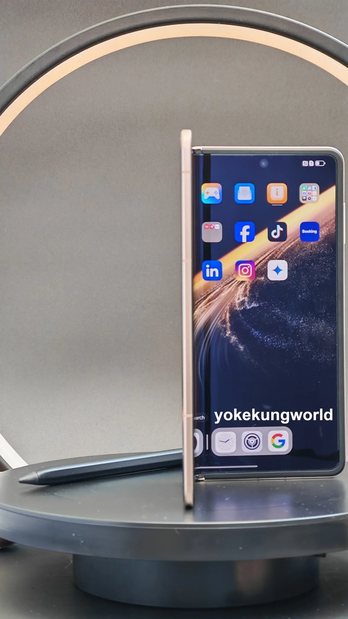 HONOR Magic V5