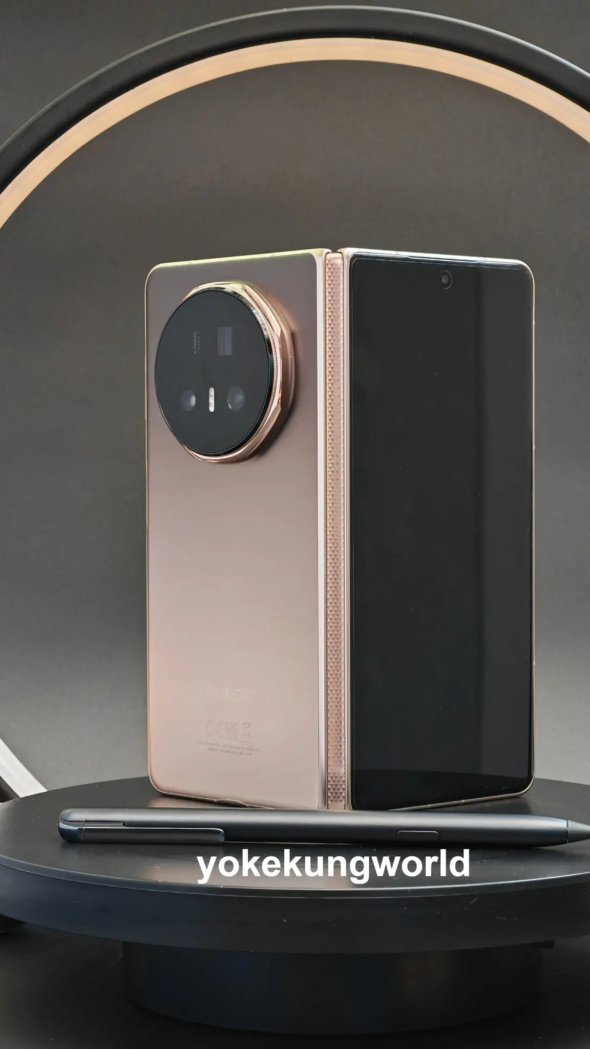 HONOR Magic V5