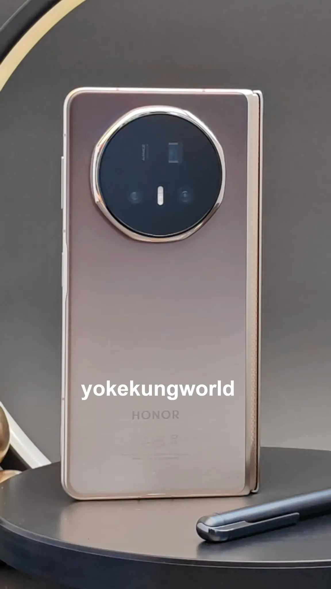 HONOR Magic V5