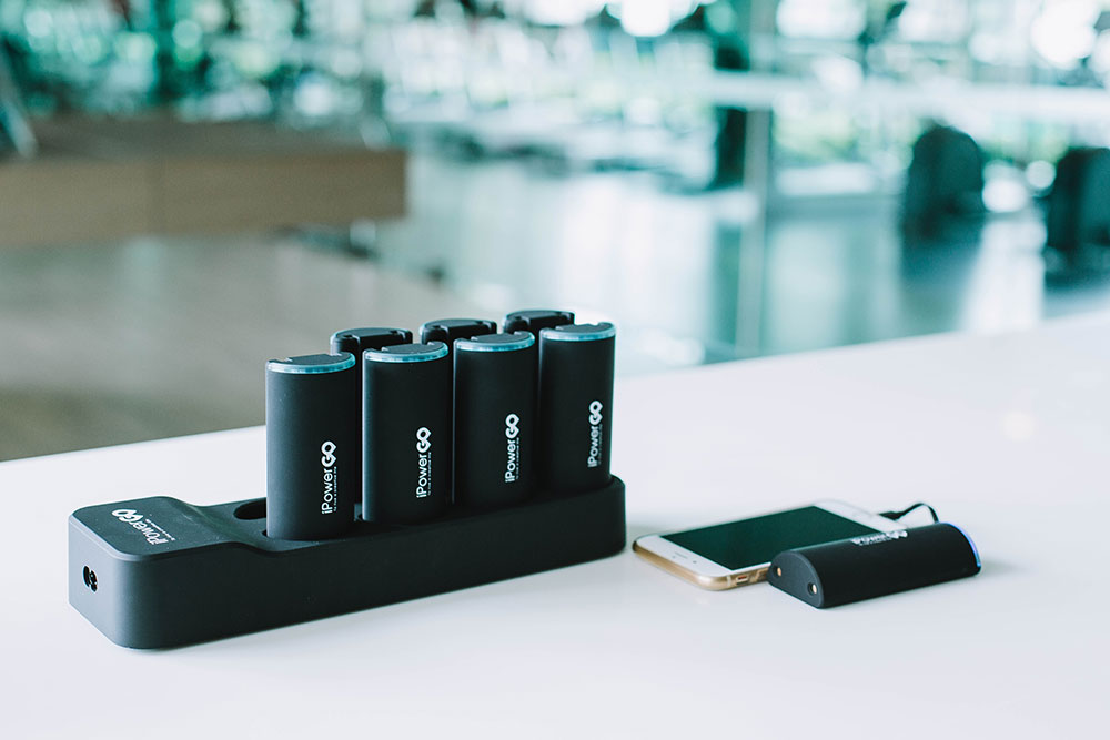 ไอเดียสุดเจ๋ง iPowergo แบตสำรองสำหรับคนเพื่อนเยอะ แจก Power Bank ให้ถือคนละก้อน พกได้ทั้งกลุ่ม ชาร์จได้ทั้งแก๊งค์