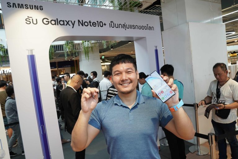 เผยโฉมหน้าผู้กล้า ลูกค้าคนแรกที่ได้เป็นเจ้าของ Galaxy Note 10+