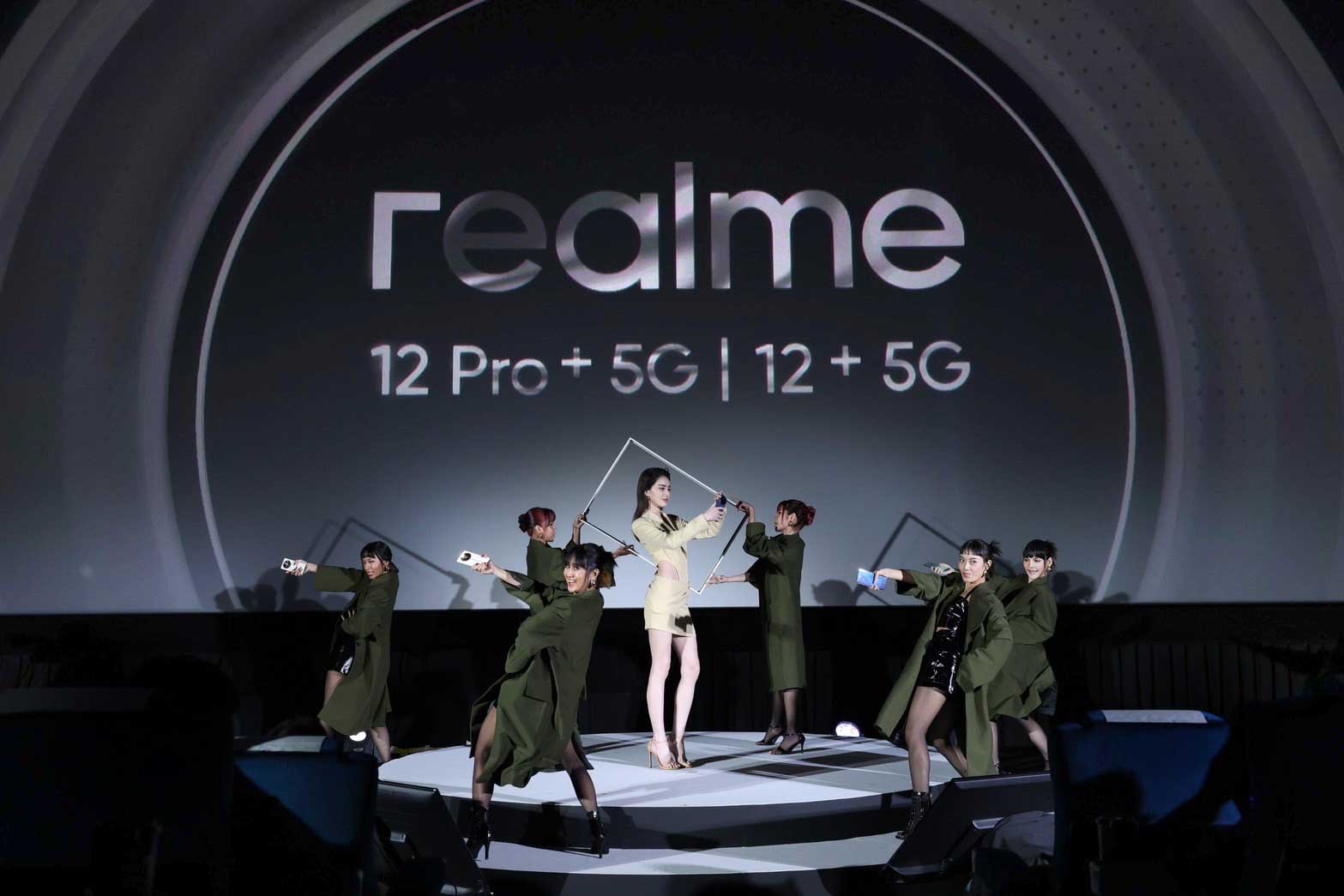 ใหม่-ดาวิ จัดใหญ่ ในงานเปิดตัว realme 12Pro+ 5G และ realme 12+ 5G