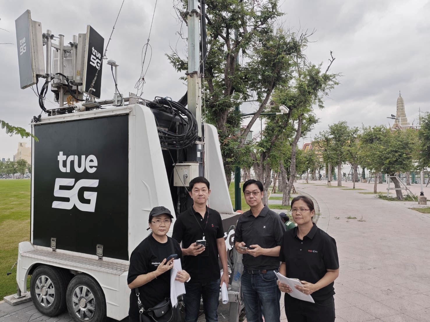 ทรู คอร์ปอเรชั่น ตรวจสอบความพร้อมโครงข่าย 5G, 4G และ WiFi รอบสนามหลวงและพระบรมมหาราชวัง พร้อมรองรับตั้งแต่วันที่ 9 พ.ย. 68 เปิดให้ประชาชนเข้าเฝ้าฯ กราบถวายบังคมพระบรมศพ ‘พระพันปีหลวง’