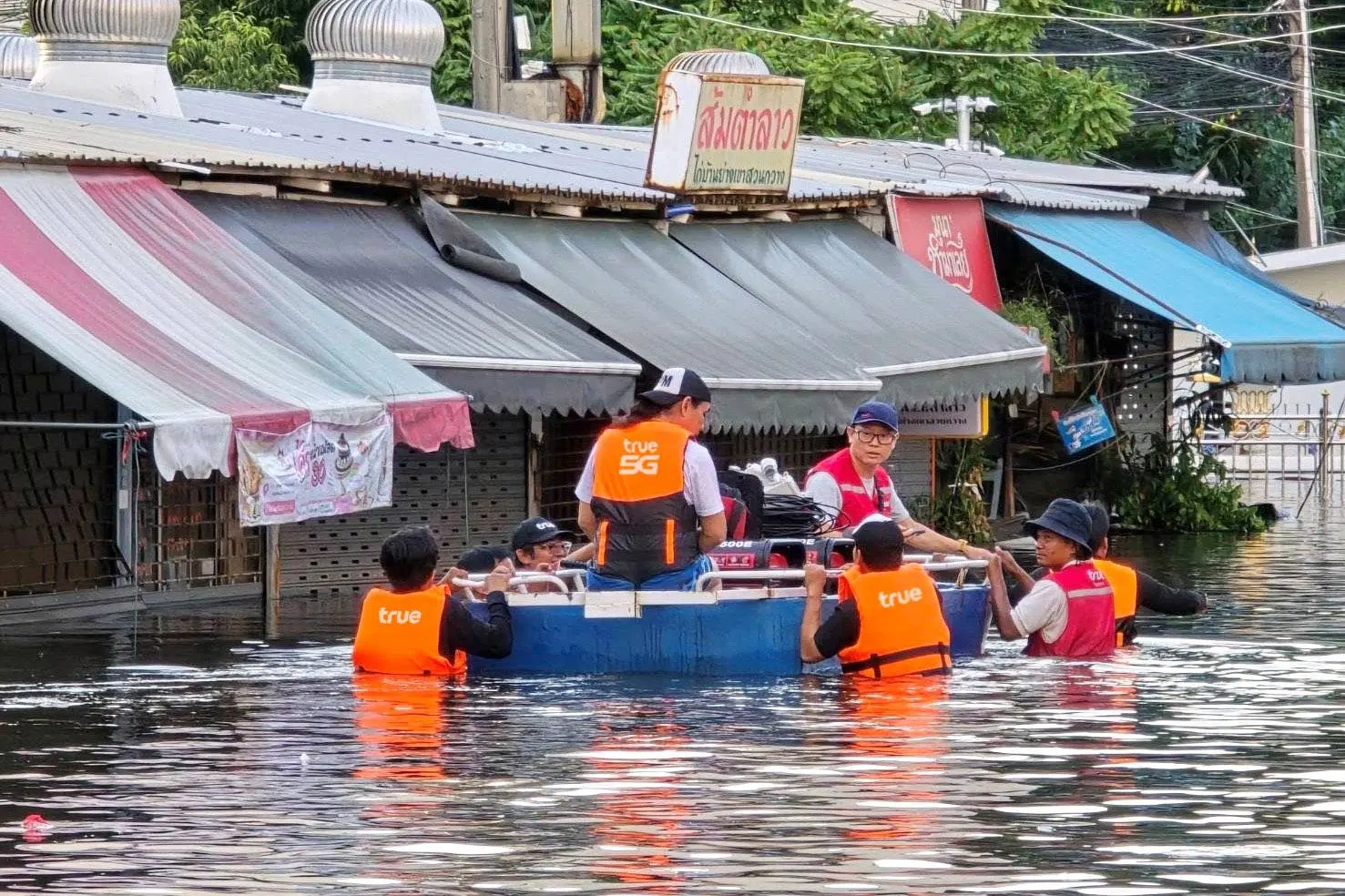 ทรู คอร์ปอเรชั่นเฝ้าระวังโครงข่าย 11 จังหวัดหลังเพิ่มการระบายน้ำเขื่อนเจ้าพระยา และส่งทีมพร้อมเครื่องกำเนิดไฟฟ้าเสริมสถานีฐานคลองจั่น